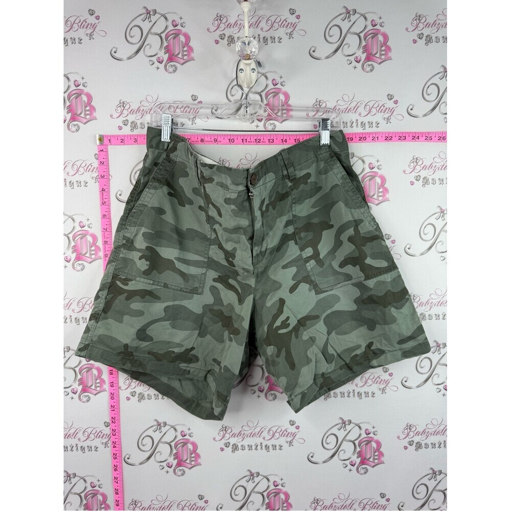 Gap girlfriend chino shorts Camo Utility Shorts - Green Camouflage